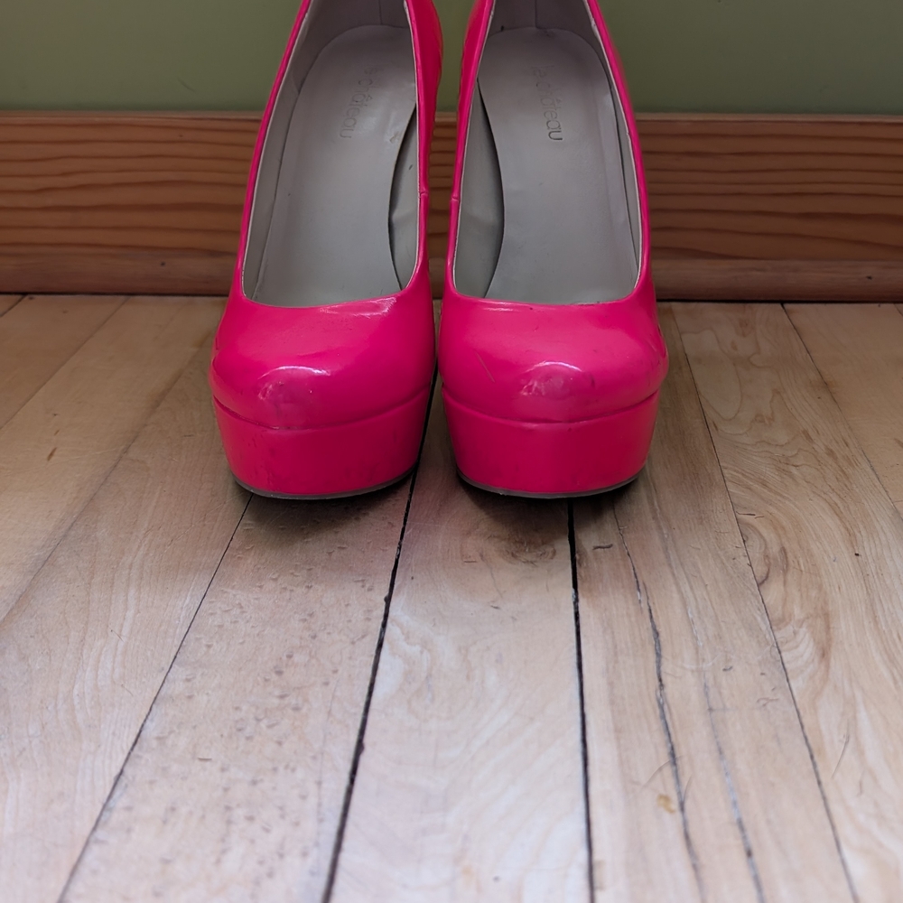 Le Chateau Hot Pink Platform Heels